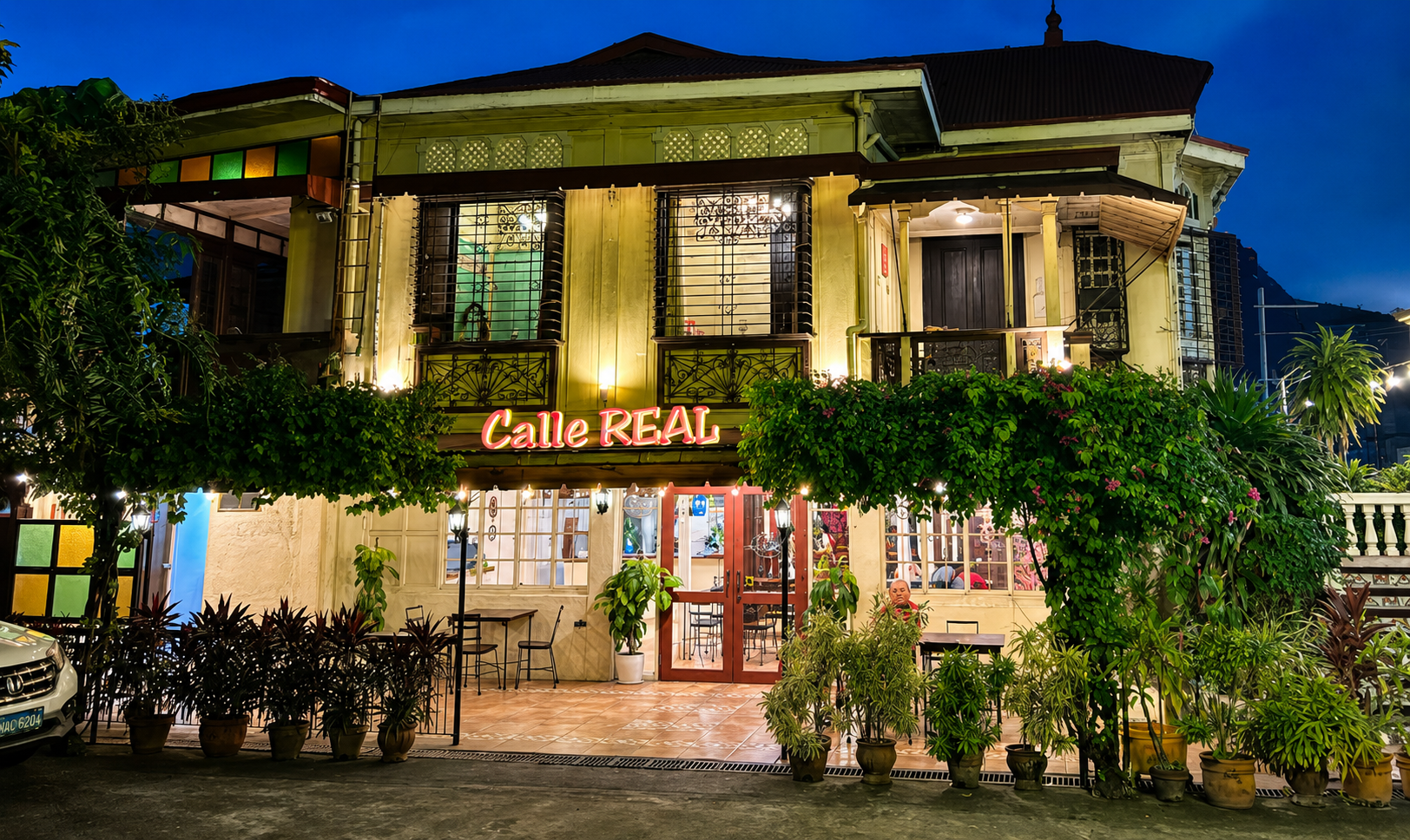Calle Real interior